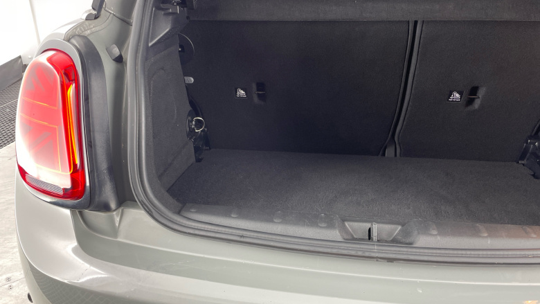 MINI Hatchback 135kW Cooper S Level 2 33kWh 3dr Auto Electric Hatchback